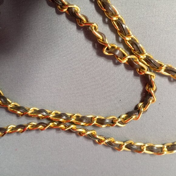 Quilted Brown Leather Shoulder Bag – Tassel & Chain Strap - Picture 15 of 16